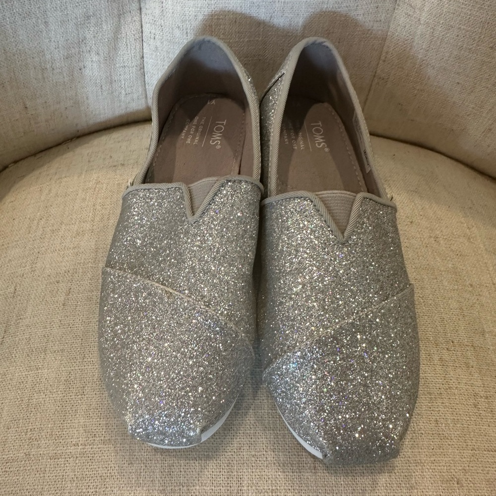 NEW TOMS Classics Girls Sz 1 Alpargata Shoes Silver Iridescent Metallic MSRP $40